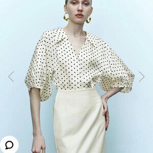 Urban revivo - POLKA DOT V-NECK SHIRT
